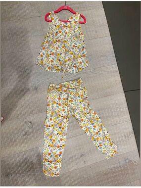 Zara Girls Floral Two-Piece Set in White, Yellow, Orange size 6/7